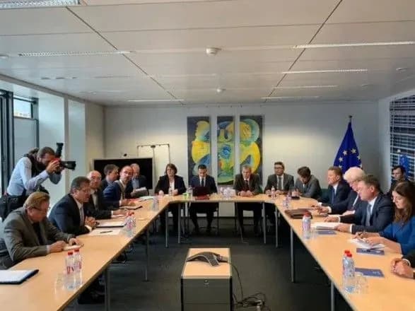 rosiya-i-yes-pochali-peregovori-u-bryusseli-pered-tristoronnoyu-gazovoyu-zustrichchyu