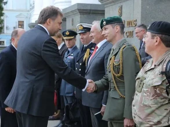 v-ukrayinu-z-robochim-vizitom-pribula-delegatsiya-minoboroni-velikoyi-britaniyi