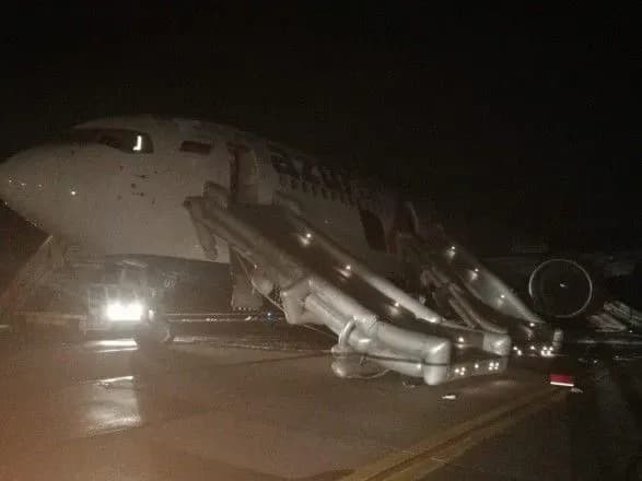 ekstrenu-posadku-boeing-v-barnauli-priynyali-za-navchannya