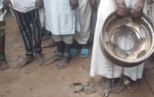 u-nigeriyi-vryatuvali-500-cholovikiv-yakikh-utrimuvali-ta-katuvali-u-shkoli