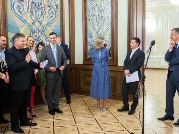zelenskiy-pidpisav-ukaz-schodo-pidtrimki-simey-yaki-vikhovuyut-ditey-sirit-podrobitsi