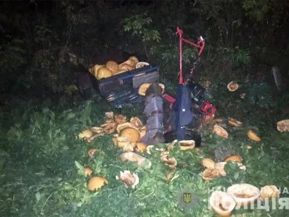 na-khmelnichchini-perevernuvsya-motoblok-z-pasazhirami-dvoye-ditey-poraneni