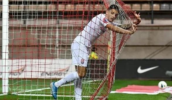 zorya-svyatkuvala-peremogu-u-futbolniy-premyer-lizi-ukrayini