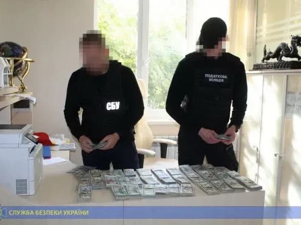 v-organizatoriv-tsentru-minimizatsiyi-mitnikh-platezhiv-viluchili-mayzhe-600-tisyach-dolariv