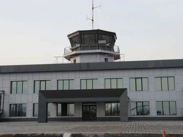 lukashenko-v-aeroportu-zhitomira-prezident-ukrayini-zelenskiy-zustriv-osobisto