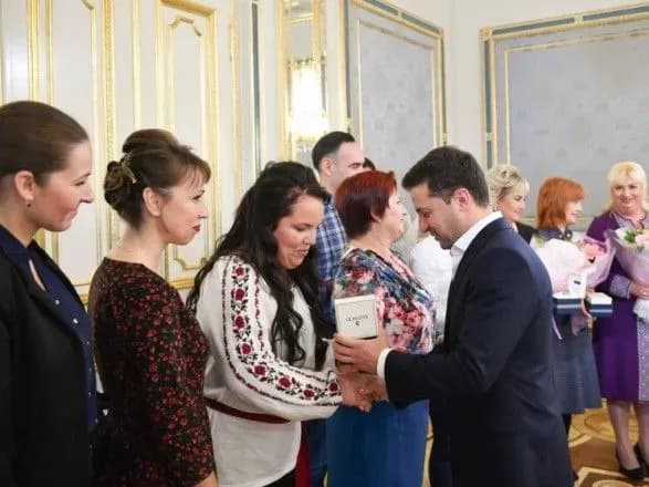 zelenskiy-zaproponuvav-rozrobiti-programu-schodo-internetu-u-silskikh-shkolakh