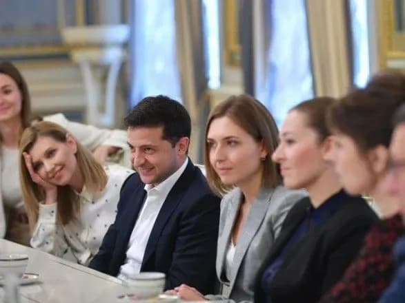 zelenskiy-zustrivsya-z-osvityanami-govorili-pro-simyu-vchiteliv-ta-korisni-dlya-prezidentstva-navichki