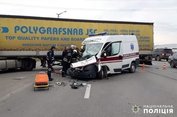 inozemets-na-daf-vyikhav-u-shvidku-troye-postrazhdalikh