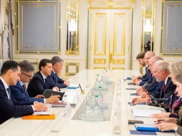 donbas-mn17-ta-investitsiyi-pro-scho-govoriv-zelenskiy-iz-glavoyu-mzs-niderlandiv