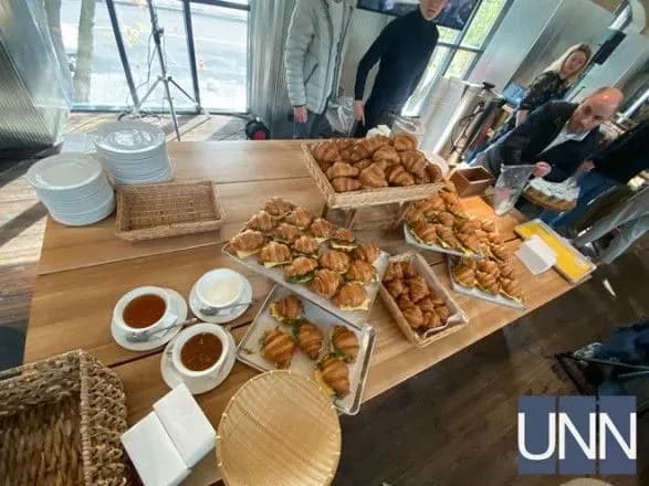 na-mistsi-pres-marafonu-zelenskogo-vlashtuvali-kofi-poynt