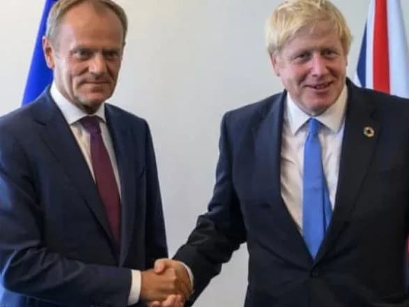 dzhonson-pidtverdiv-tusku-scho-vidpravit-list-pro-vidstrochku-brexit