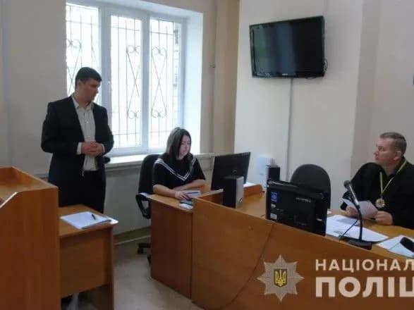 u-khersoni-sud-obrav-miru-zapobizhnogo-zakhodu-pidozryuvanomu-v-pidpali-budinku-suddiv