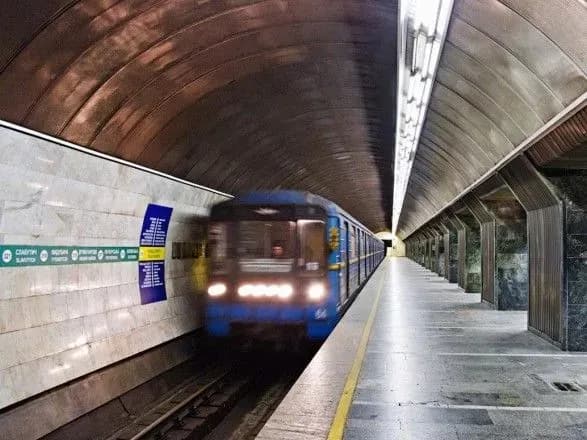 cherez-tekhnichnu-nespravnist-timchasovo-zupinyavsya-rukh-zelenoyu-liniyeyu-stolichnogo-metro