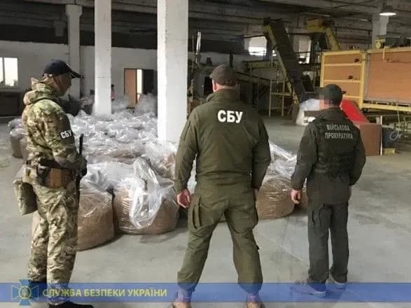 na-sumschini-ta-rivnenschini-vikrili-masshtabne-pidpilne-virobnitstvo-tsigarok