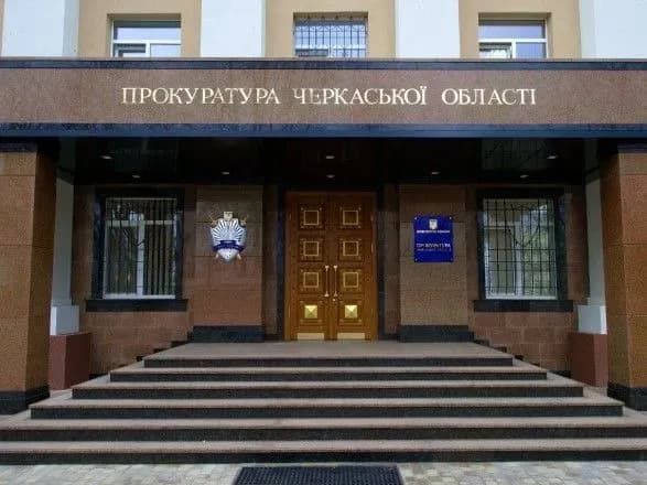 nepovnolitnyu-onuku-ta-dvokh-yiyi-spilnikiv-zasudili-za-vbivstvo-ridnogo-dida