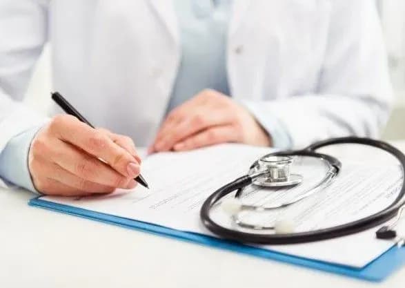 u-khvorogo-na-difteriyu-kiyanina-ye-fiktivni-zapisi-pro-scheplennya-u-medkarttsi