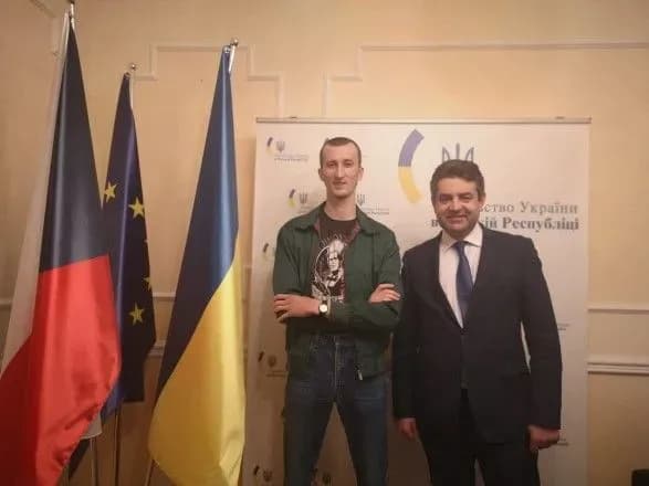 kolchenko-zdiysniv-pershu-zakordonnu-poyizdku-pislya-zvilnennya-z-rf