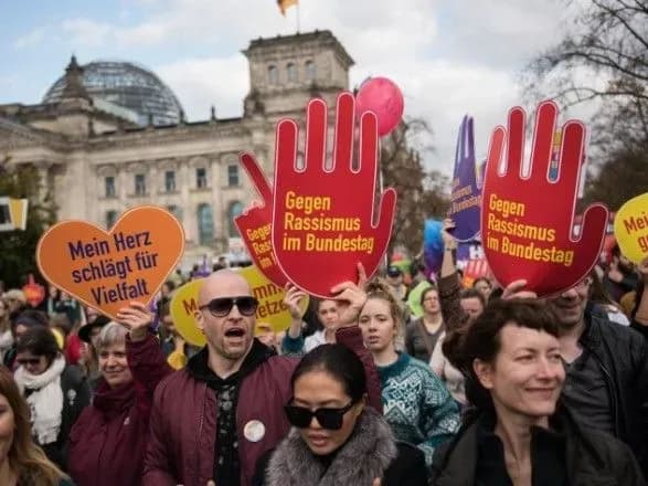 protesti-u-berlini-prizveli-do-sutichok-z-politsiyeyu
