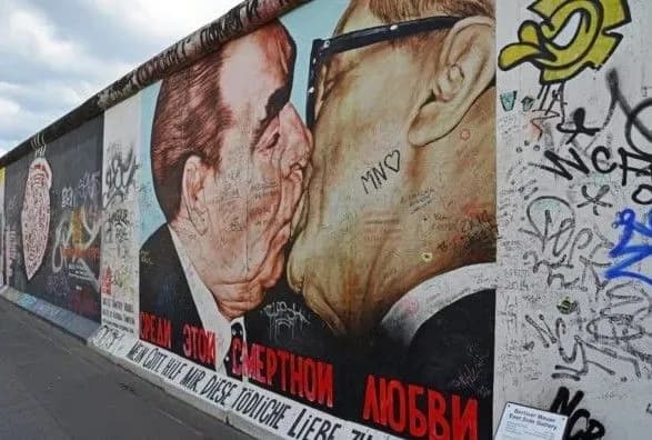 u-berlini-vidznachayut-30-richchya-padinnya-berlinskogo-muru