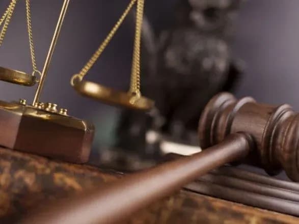 sudi-pochali-distavati-z-pid-sukna-pozovi-lyustrovanikh-ekschinovnikiv-zmi