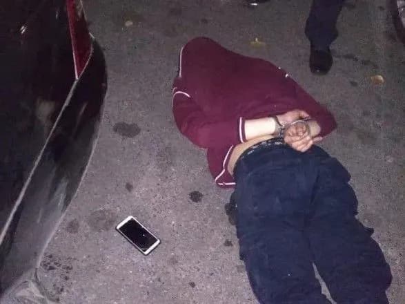 u-cherkasakh-cholovik-utrimuvav-v-zaruchnikakh-zhinku-ta-vimagav