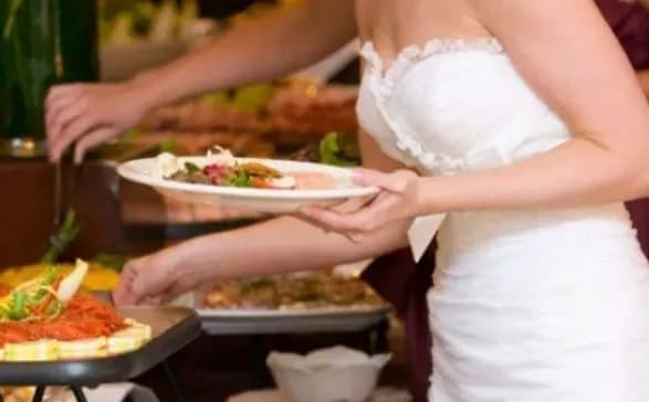 pislya-vesillya-na-lvivschini-z-otruyennyam-gospitalizuvali-13-osib