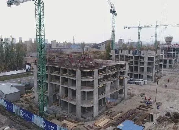 zhk-urlivskiy-2-roboti-vedutsya-odrazu-na-4-budinkakh