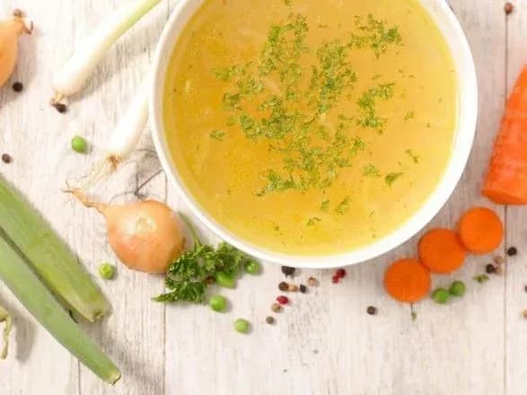 pid-chas-kholodiv-slid-vzhivati-myasni-bulyoni-i-bagato-ovochiv-diyetolog