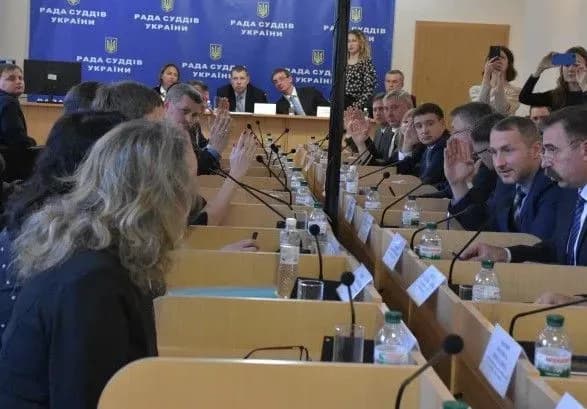 vrp-ne-obrala-chleniv-do-skladu-konkursnoyi-komisiyi-schodo-zaynyattya-posadi-chlena-vkks