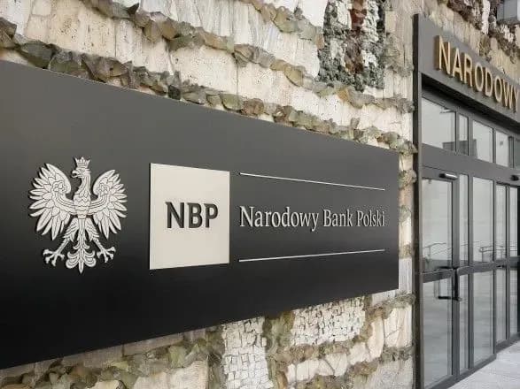 polscha-perevela-z-velikoyi-britaniyi-mayzhe-polovinu-svogo-zolotogo-zapasu-v-krayinu