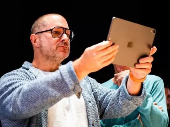 z-kompaniyi-apple-pishov-golovniy-dizayner