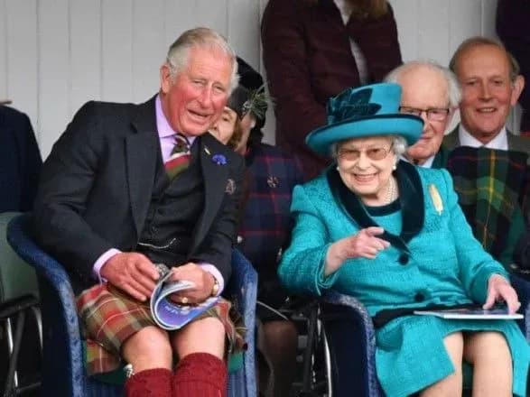 koroleva-yelizaveta-ii-mozhe-zrektisya-prestolu-na-korist-odnogo-z-printsiv