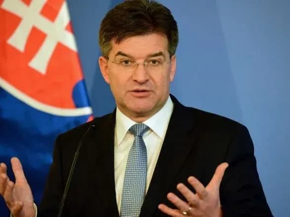 glava-obsye-vidvidav-donbas-i-pokhvaliv-zelenskogo