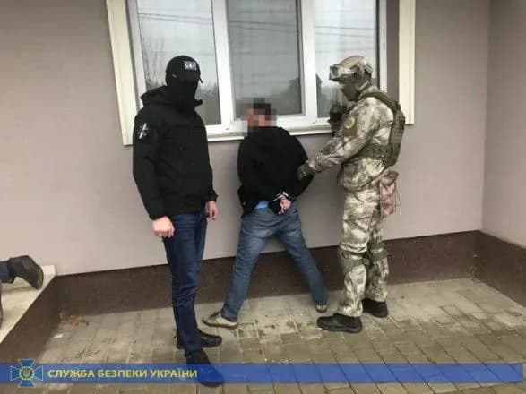 na-zakarpatti-zatrimali-zlochinne-ugrupuvannya-yake-vibivalo-groshi-z-pidpriyemtsiv