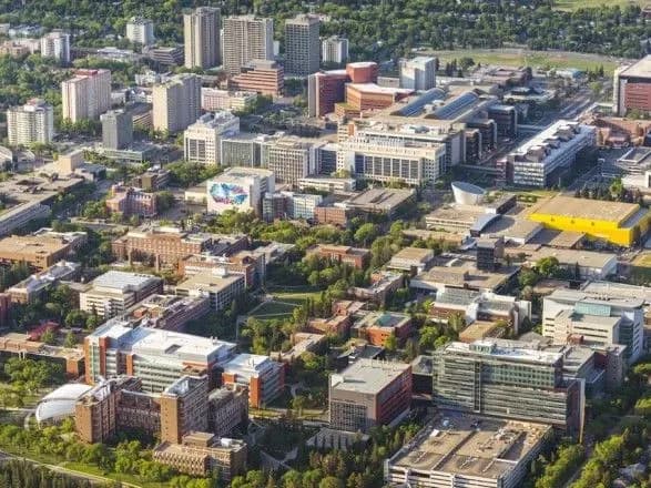 u-kanadi-zaklikayut-zvilniti-vikladacha-yakiy-zaperechuye-golodomor