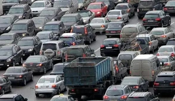 zranku-kiyiv-stoyit-u-zatorakh-7