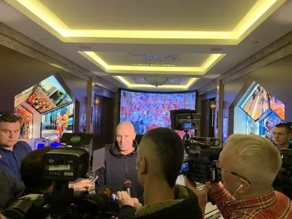 u-den-svogo-60-ti-richnogo-yuvileyu-yaroslavskiy-podaruvav-kharkovu-muzey-yevro-2012