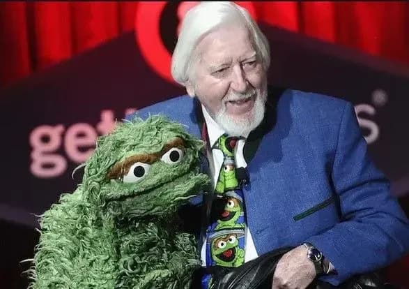 v-ssha-pomer-lyalkovod-scho-ozvuchiv-geroyiv-vulitsi-sezam