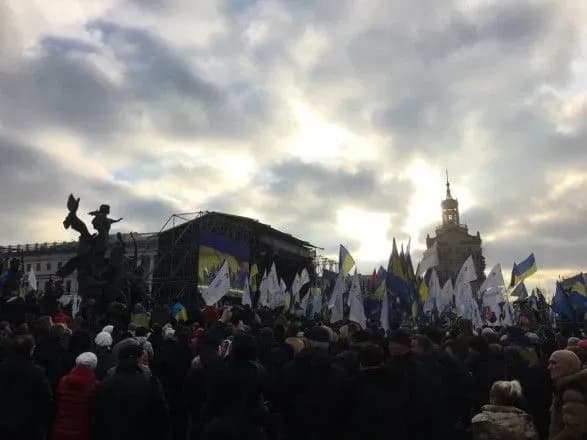 u-stolitsi-trivaye-viche-chervoni-liniyi-dlya-zelenskogo