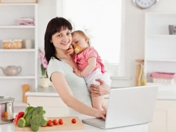 u-proekti-trudovogo-kodeksu-zakladena-mozhlivist-zvilnennya-zhinok-z-ditmi-do-3-kh-rokiv