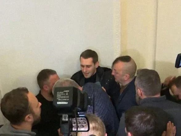 pislya-zasidannya-komitetu-vidbulasya-biyka-mizh-deputatami-fraktsiy-sluga-narodu-ta-svoboda