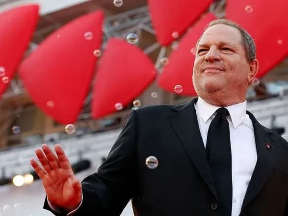 vaynshteyn-zaplatit-25-mln-dol-zhinkam-yaki-zvinuvatili-yogo-u-domagannyakh