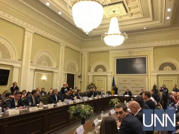 rinok-zemli-komitet-vr-pislya-vchorashnoyi-biyki-pereviv-zasidannya-u-zakritiy-rezhim