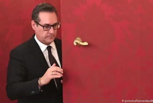 skandalnogo-kolishnogo-lidera-avstriyskikh-populistiv-shtrakhe-viklyuchili-z-partiyi