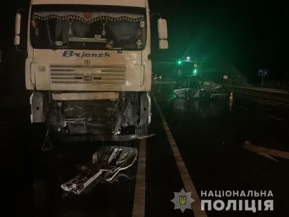 na-lvivschini-vnaslidok-zitknennya-furi-ta-legkovika-zaginula-lyudina-sche-dvoye-postrazhdali