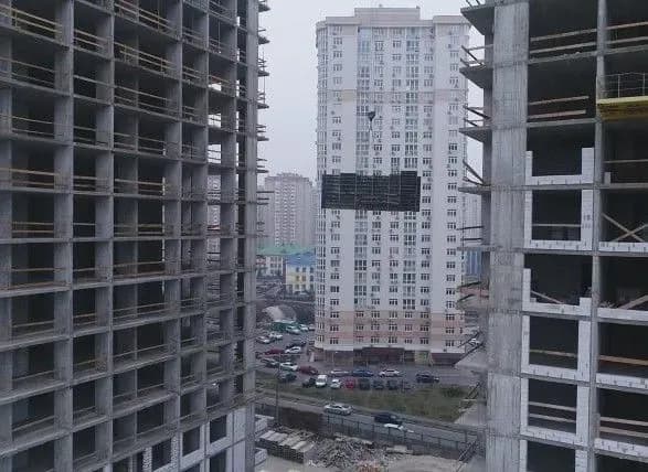 roboti-na-zhk-urlivskiy-1-trivayut