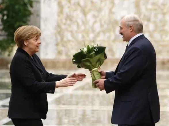 merkel-vpershe-za-5-rokiv-viperedila-lukashenka-v-reytingu-simpatiy-ukrayintsiv