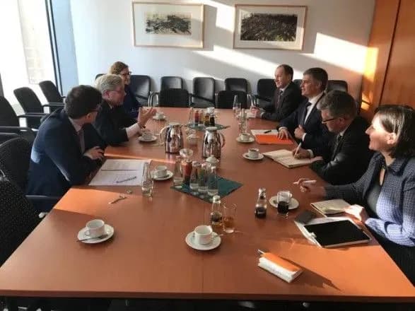 pristayko-obgovoriv-z-maasom-kroki-z-implementatsiyi-rishen-normandskogo-samitu