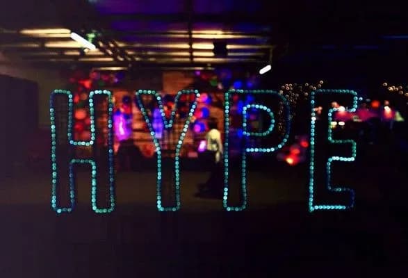 mi-khaypanuli-u-mintsifri-prodovzhuyut-vchiti-pensioneriv-molodizhnogo-slengu