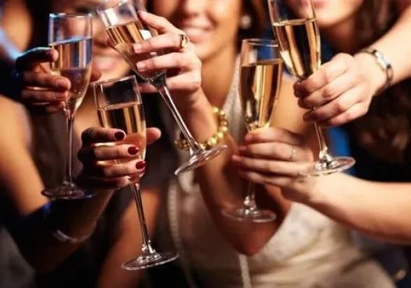 pro-alkogol-suprun-radit-piti-na-svyata-vidpovidalno-i-ne-spodivatisya-na-chorne-vugillya